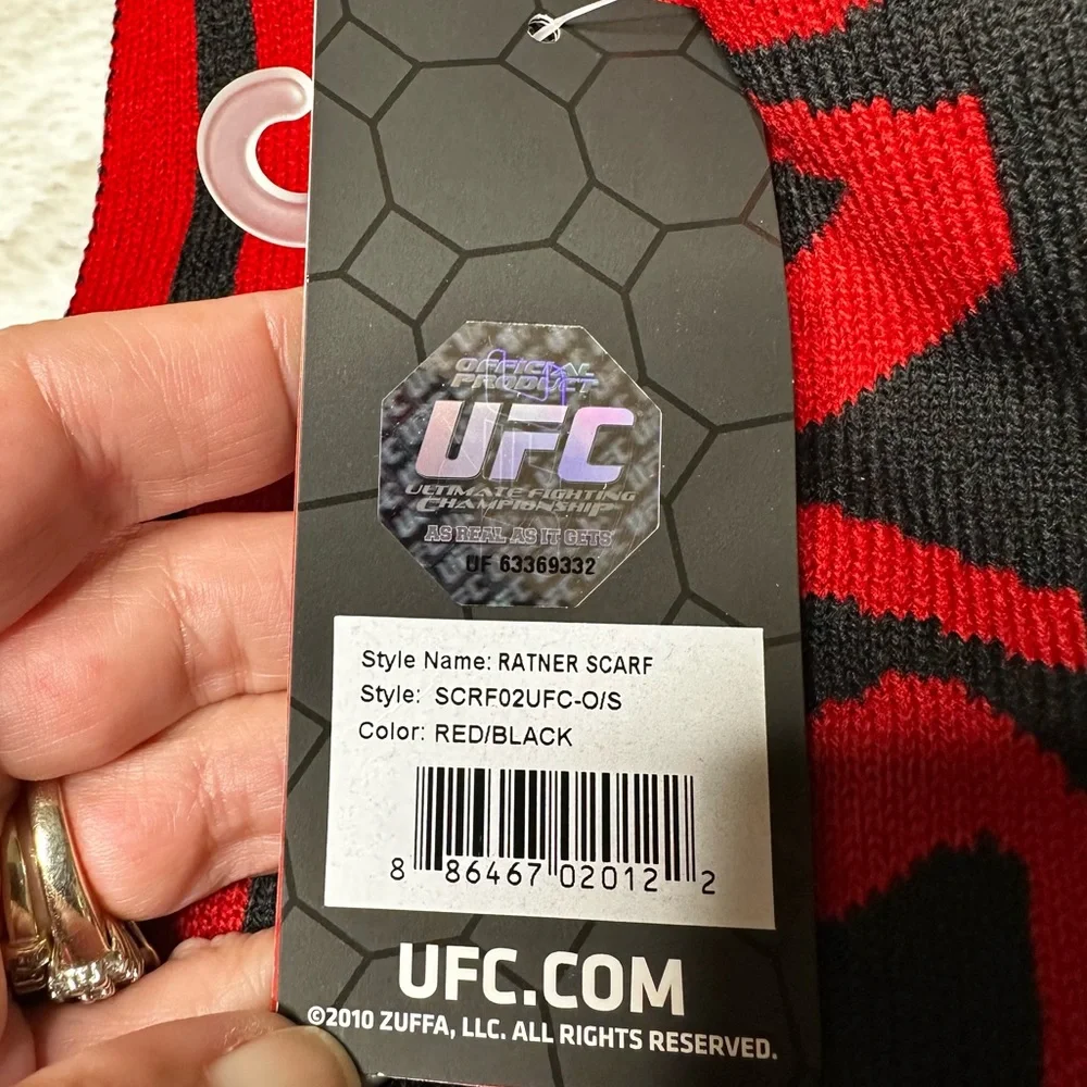 NWT UFC Official Ultimate Fighting Championship Spellout Ratner Muffler Scarf OS
